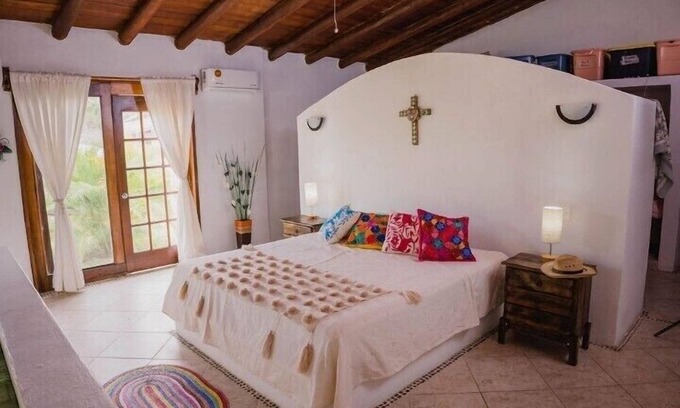 La Union de Isidoro Montes de Oca Villa | Secluded beachfront villa w/pool near Troncones and 30 min from Lazaro Cardenas