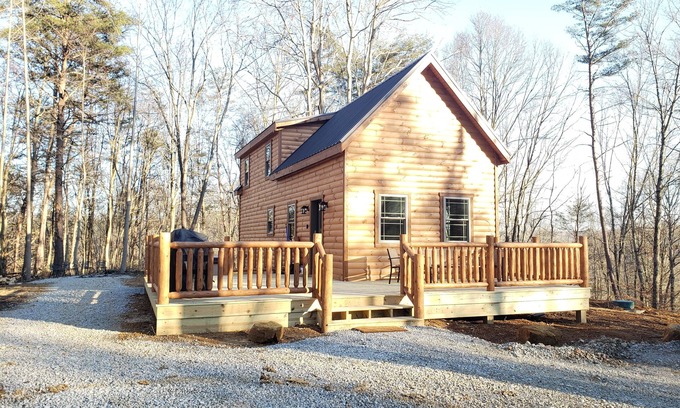 Rockbridge Cabin | Idyllic Cabin Retreat with Hot Tub in Hocking Valley