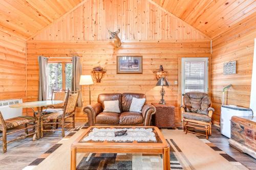 Bigfork House | Idyllic Bigfork Cabin with Canoes Near Swan River