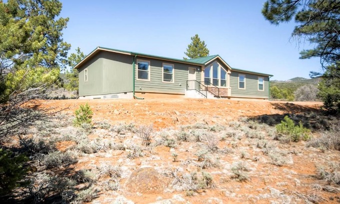 Boulder House | Serene Boulder House - Ideal Getaway by National Forests!