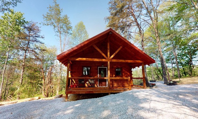 Logan Cabin | Romantic Secluded Cabin for 2 in Beautiful Hocking Hills
