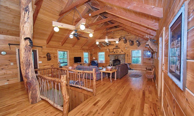 New Plymouth Cabin | Tranquil Cabin Retreat on 101 Acres in Hocking Hills