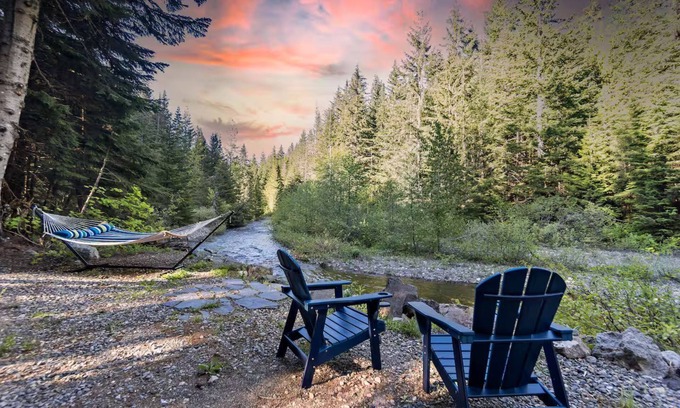 Snoqualmie Pass House | Secluded Cabin w/Hot Tub & Sauna in Snoqualmie