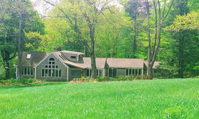 Jaffrey House | Tranquil Chalet at Mt Monadnock with Hot Tub & Pool Access