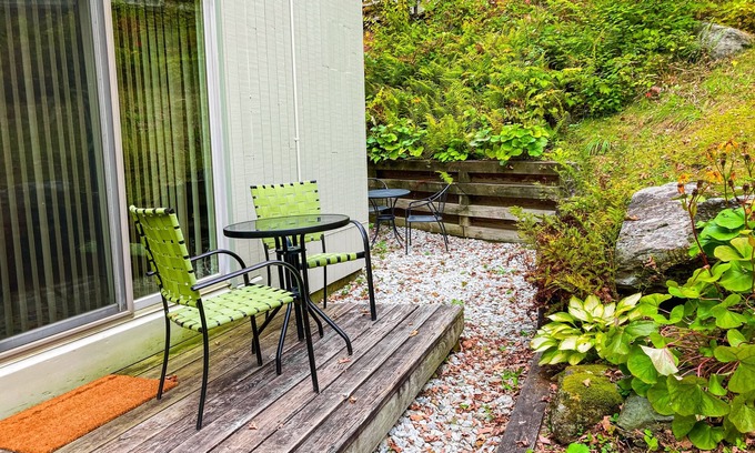 Waitsfield Condo | Tranquil Condo with Pool, Tennis & BBQ Area - 10/10 Rated