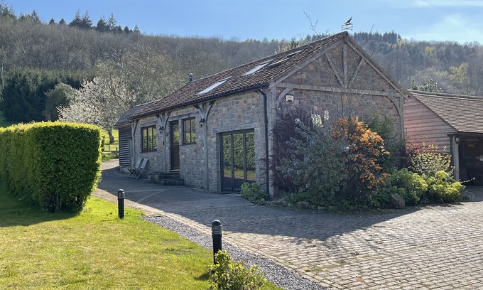 Langford Cottage | Idyllic Converted Barn with Ocean Views in the Mendips