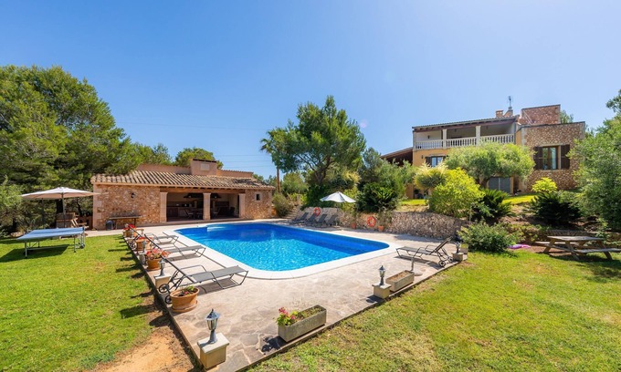 Felanitx Villa | Idyllic Country House with Pool, Garden & Free Wi-Fi