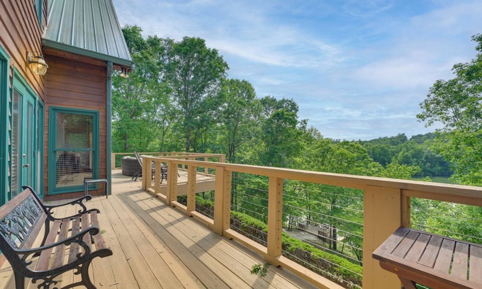 Wedowee House | Ideal Lake Wedowee Getaway with Game Room & Hot Tub