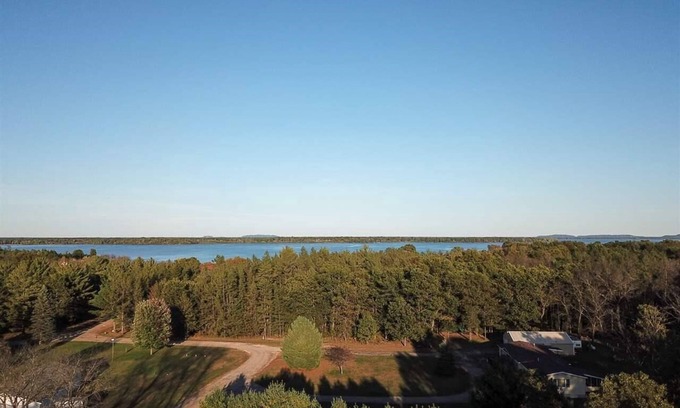 New Lisbon Cabin | Cozy Cabin Near Castle Rock Lake with Ocean Views