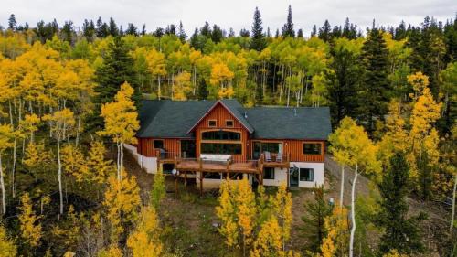 Alma House | Inviting 5 BR Retreat with Breathtaking Mountain Views