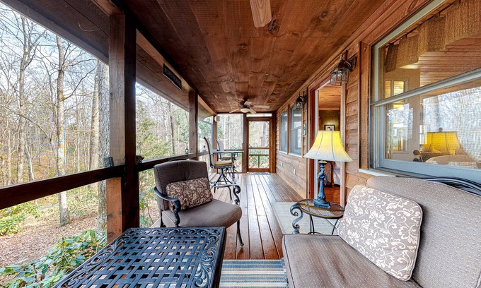 Wiley Cabin | Dog-Friendly Cabin with WiFi & Cozy Gas Fireplace Retreat