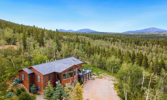 Hartsel Cabin | Pet-Friendly Summer Retreat with Hot Tub & Game Room