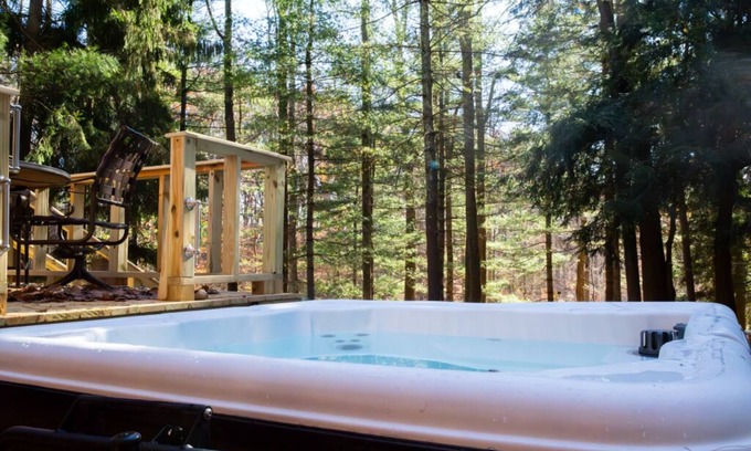 Nelsonville Cottage | Secluded Fairytale Cottage surrounded by forest w/hot tub and wifi