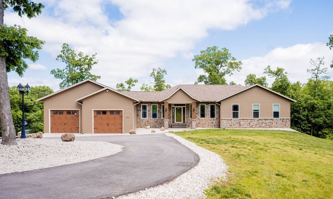 Lake Ozark House | Idyllic Family Resort for 25 with Pool and Beach Access