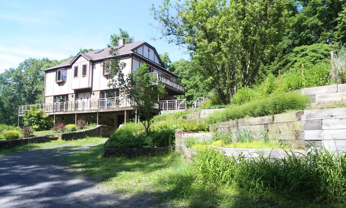 Middle Hope House | Secluded Forest Retreat with Hot Tub on 5+ Acres