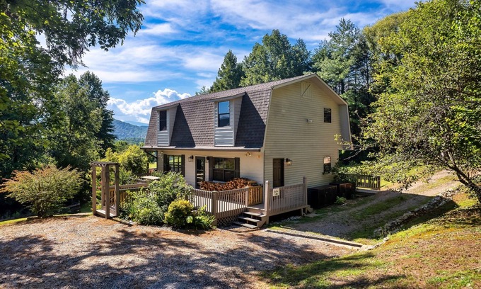 Townsend Cabin | Renovated Mountain Cabin with Pool & Spa – Guest Rated 10/10