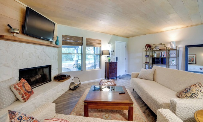 Winnsboro House | Secluded Getaway on ~10 Acres in The Piney Woods!