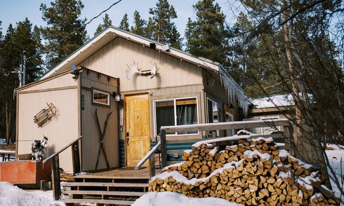 Black Hawk Cabin | Idyllic Cabin Steps from Roosevelt National Forest - 10/10 Rating