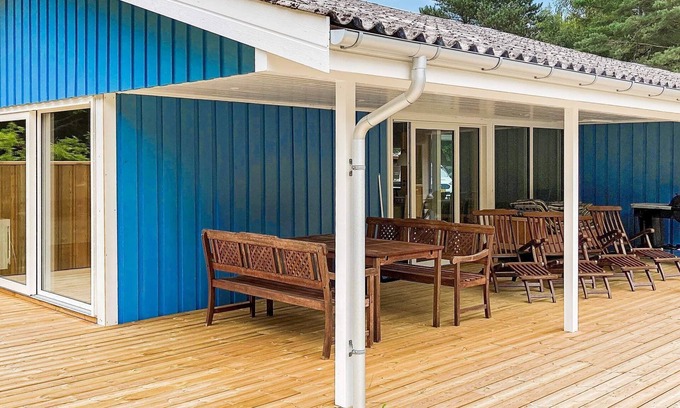 Læsø House | Spacious 9-Person Holiday Home with Ocean View in Læsø