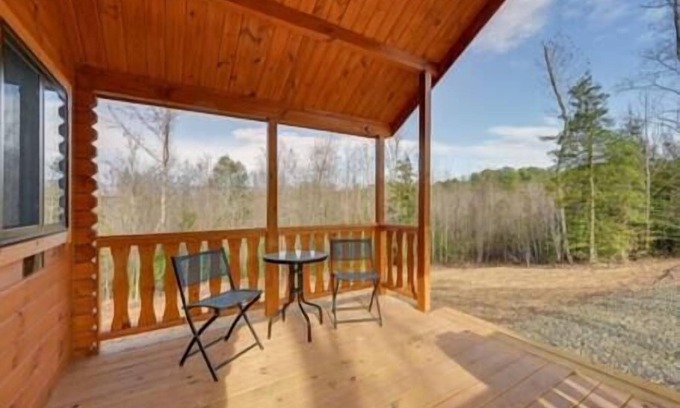 Traphill House | Cozy Hillside Cabin with Mountain Views and Kitchen Access