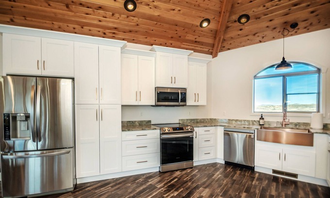 Dewey House | Secluded Hilltop Retreat with 360 Views Near Prescott