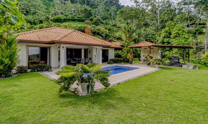 Cascada Azul House | Idyllic Retreat with Private Pool & Ocean View Amenities