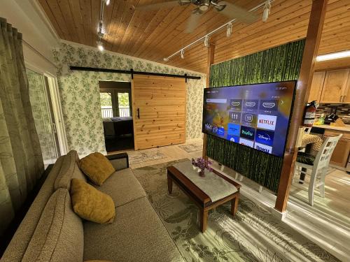 Leilani Estates House | Secluded Retreat: Child-Friendly Getaway with 9.7 Rating