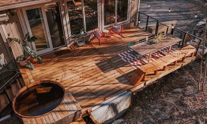 New Paltz House | Idyllic Retreat at Shawangunk Ridge with Spa & Hot Tub