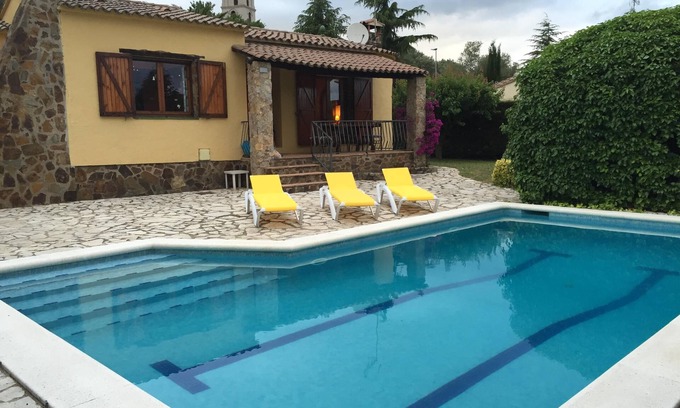 Calonge House | Family Retreat with Pool & Garden, 10 Min to the Beach