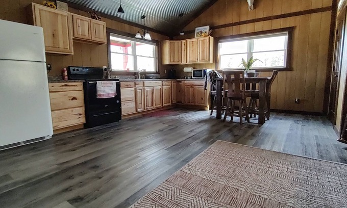Peebles Cabin | Peaceful Retreat in Amish Country with Ocean Views