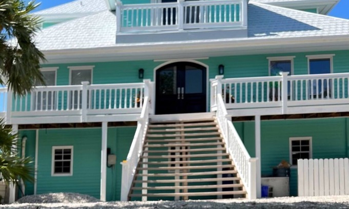 Sugarloaf Key House | Discover Your Secluded Jungle Paradise for Family Getaways