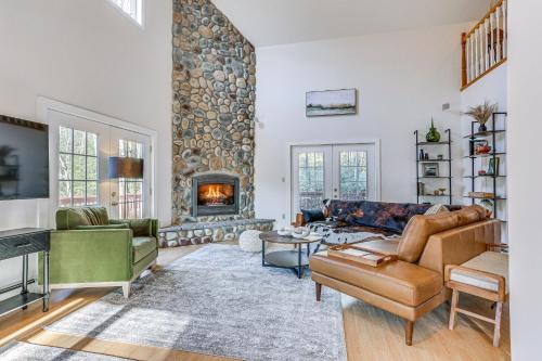 Kerhonkson House | Secluded Kerhonkson Retreat with Hot Tub and Scenic Views