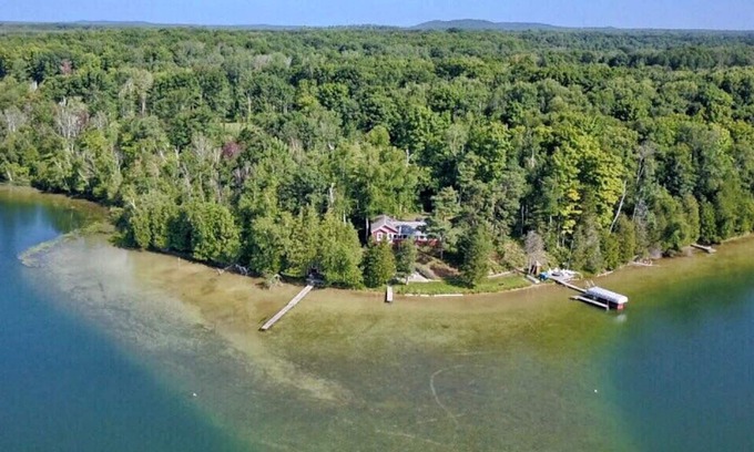 Lake Ann House | Idyllic Lake Ann Cottage: Pet-Friendly Retreat Near Traverse City