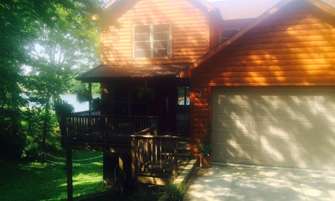 Putnam House | Tranquil Lakefront Retreat with Private Beach Access