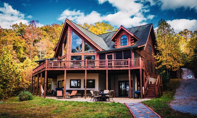 Staunton River House | Discover a Lakefront Cabin Resort with Pool and Hot Tub