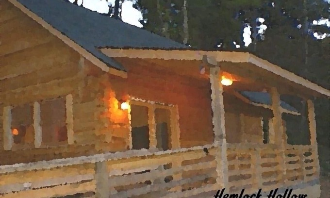 Stanley Cabin | Relaxing Log Cottage with Hot Tub & Fireplace for Couples