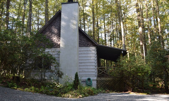 Cashiers Cabin | Cozy Log Cabin Retreat in Cashiers - Pet Friendly Haven
