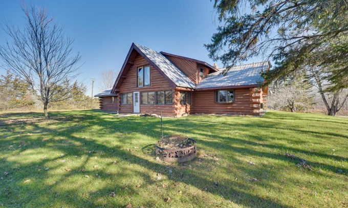 Finlayson House | Peaceful Log Cabin Near Munger State Trail for Families