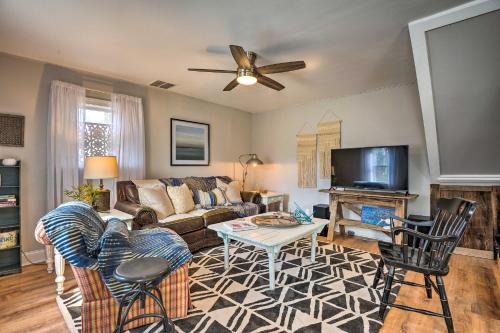 Lothian House | Secluded Lothian Farmhouse Retreat with Cozy Fire Pit