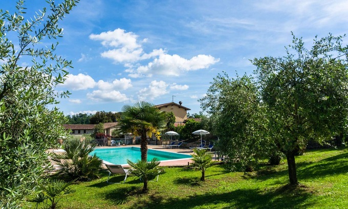 Ramazzano House | Secluded Mansion in Perugia with Pool and Hot Tub