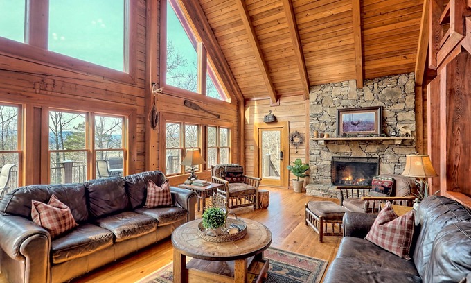 Sautee Nacoochee Cabin | Secluded Mountain Lodge & Waterfront Cabin with Firepit