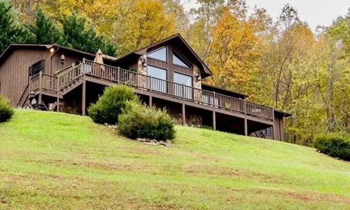 Moravian Falls Cabin | Cozy Retreat Mountain Cabin Perfect for Family Getaways