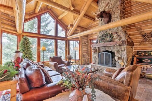 Bond House | Cozy Mountain Cabin Near Beaver Creek and Vail with Hot Tub