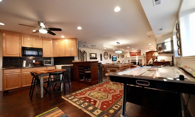 Sandy House | Idyllic Mountain Retreat with XL Hot Tub & Breathtaking Views