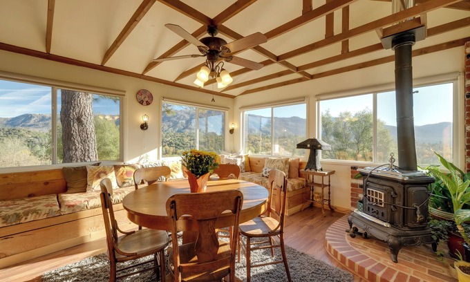 North Fork House | Cozy Mountain Hideaway with Spa & Breakfast Near Bass Lake