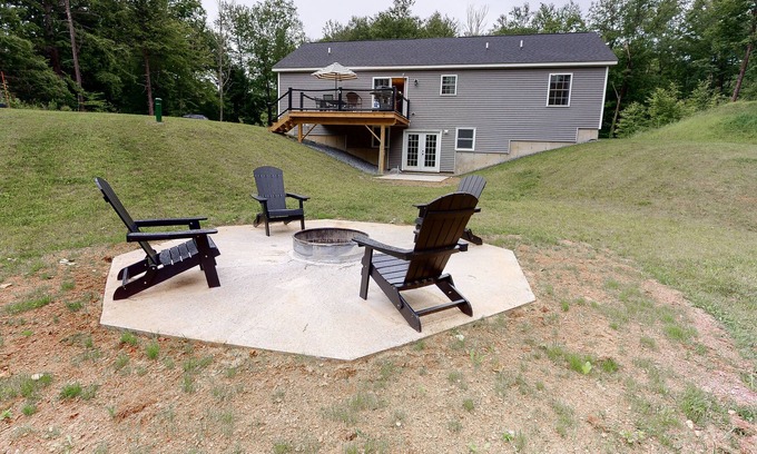 Sunderland House | Secluded mountain retreat with fast WiFi, central AC, washer/dryer, & a firepit