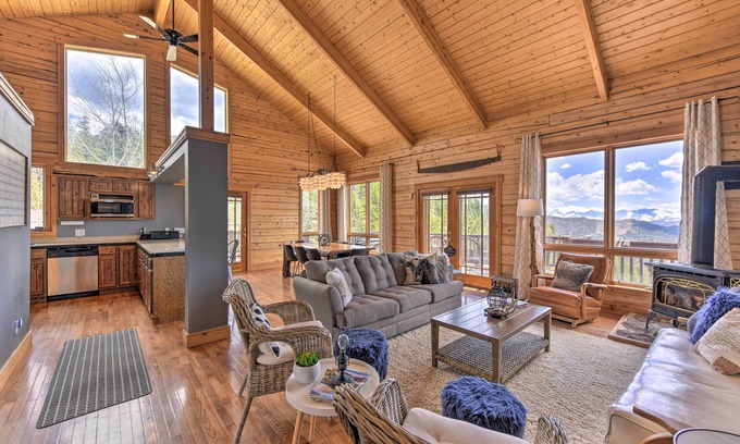 Cotopaxi Cabin | Idyllic Mountain Retreat with Spa and Scenic Views