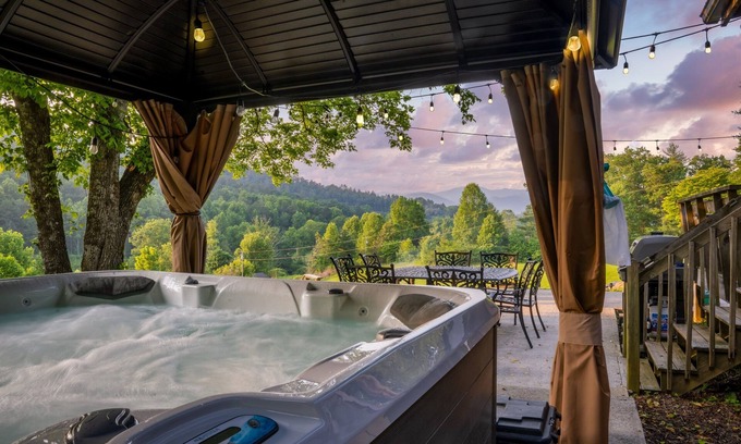 Robbinsville Cabin | Idyllic Mountain Retreat with Hot Tub & Scenic Lake Views