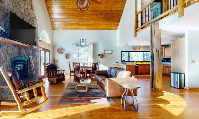 Florissant House | Secluded Mountain View Retreat with Hot Tub & Chef's Kitchen