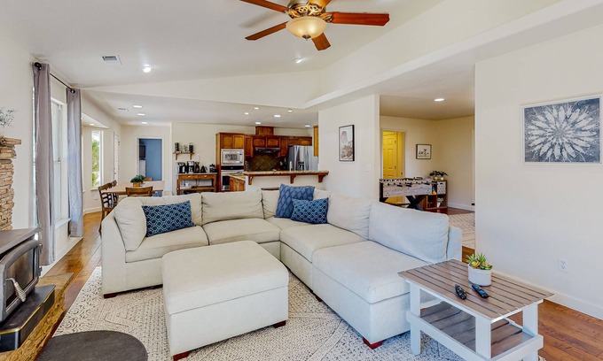 Oakhurst House | Tranquil Mountain-View Retreat with Pool & Outdoor Fun